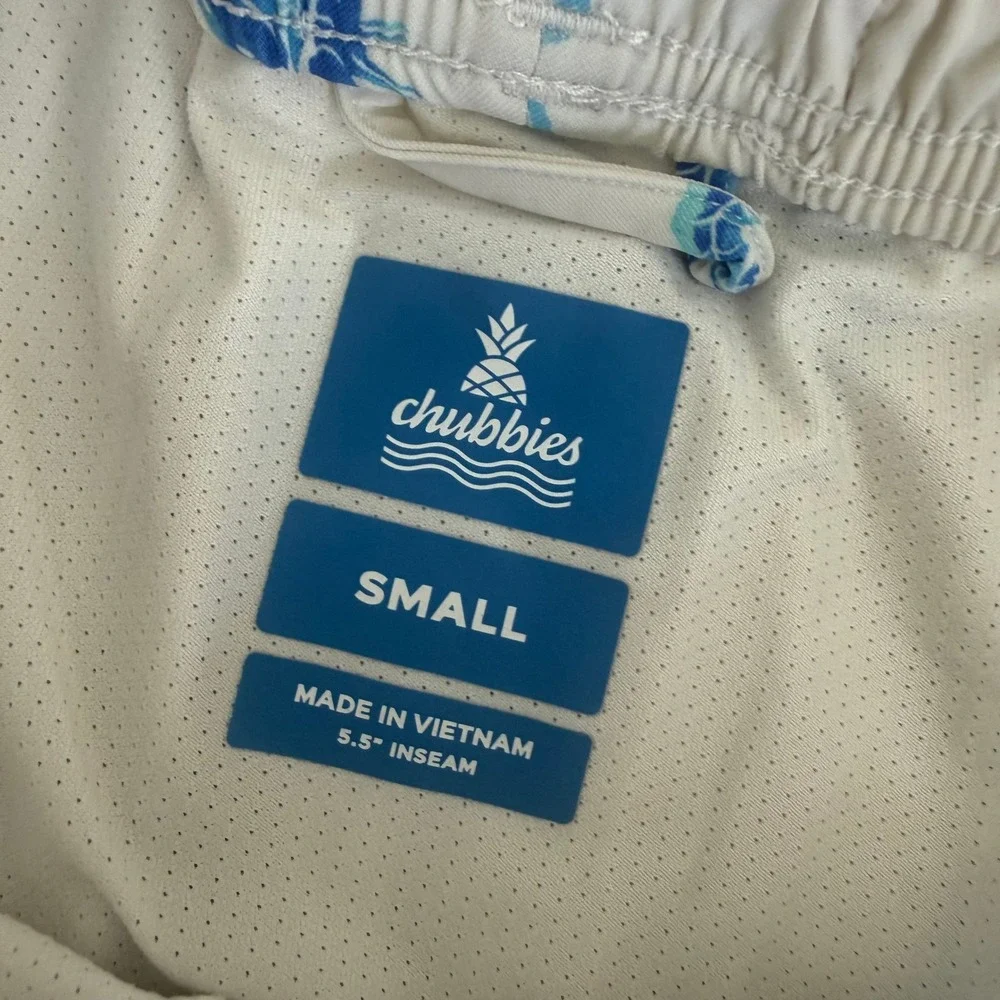Chubbies Mens Seahorse Print Swim Trunks White Blue 5.5 Inch Inseam Small